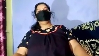 Sexy Indian Married Woman With Curves Gets Aroused