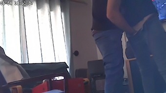 Rejtett Kamera Rögzíti A Barát És A Mostohaanyja Viszonyát.