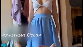 A Guy Jerks Off While His Teenage Stepsister Gets Dressed