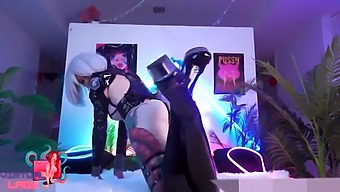 A Ravenous 2b Climbs Aboard A Large Member. Nier Automata Avatar